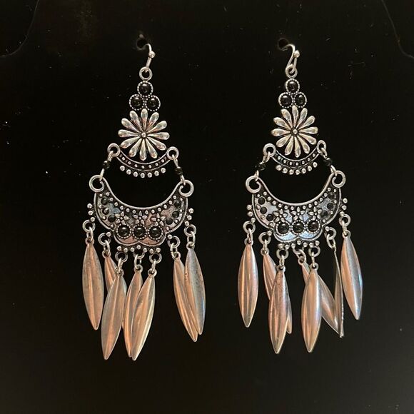 NWT Bohemian silver and black Dangle Earrings. - Picture 1 of 3